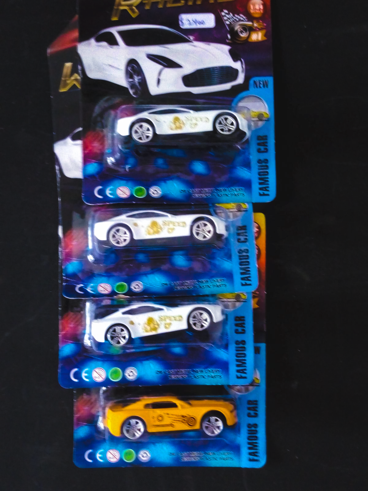 Autitos de carrera en blister varios modelos
